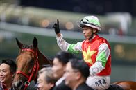 【视频】何泽尧昨晚再赢头马!